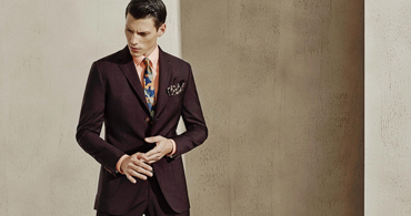 ayx爱游戏手机登录:蓝色衬衫与白裙调配时髦展示完美气质